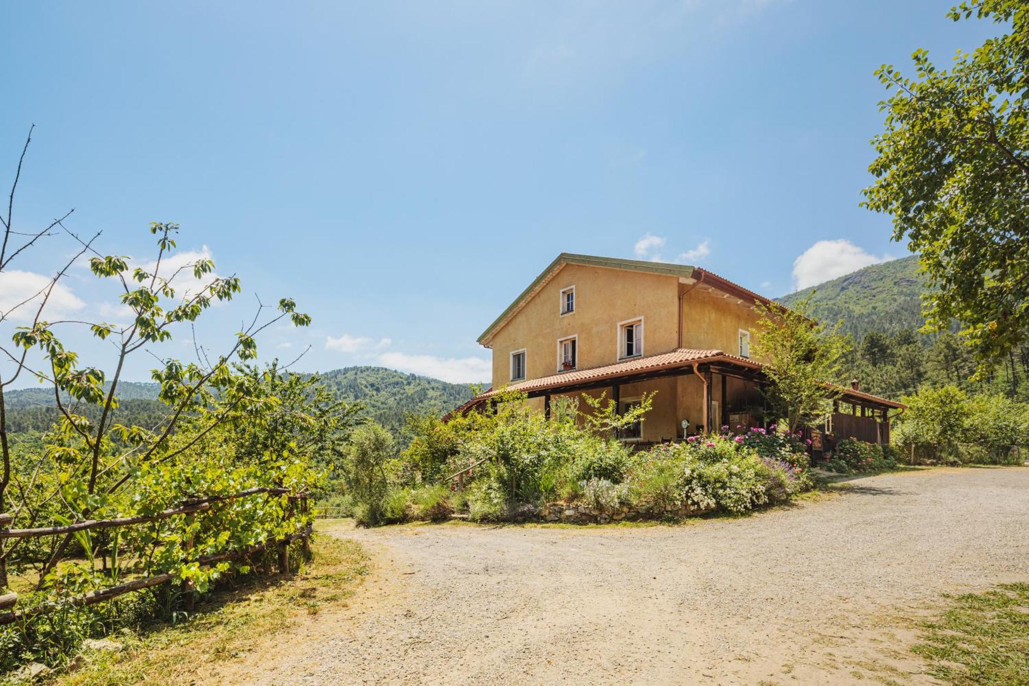 Agriturismo Di Charme E Ristorante Stallato Il Filo Di Paglia Карро Экстерьер фото