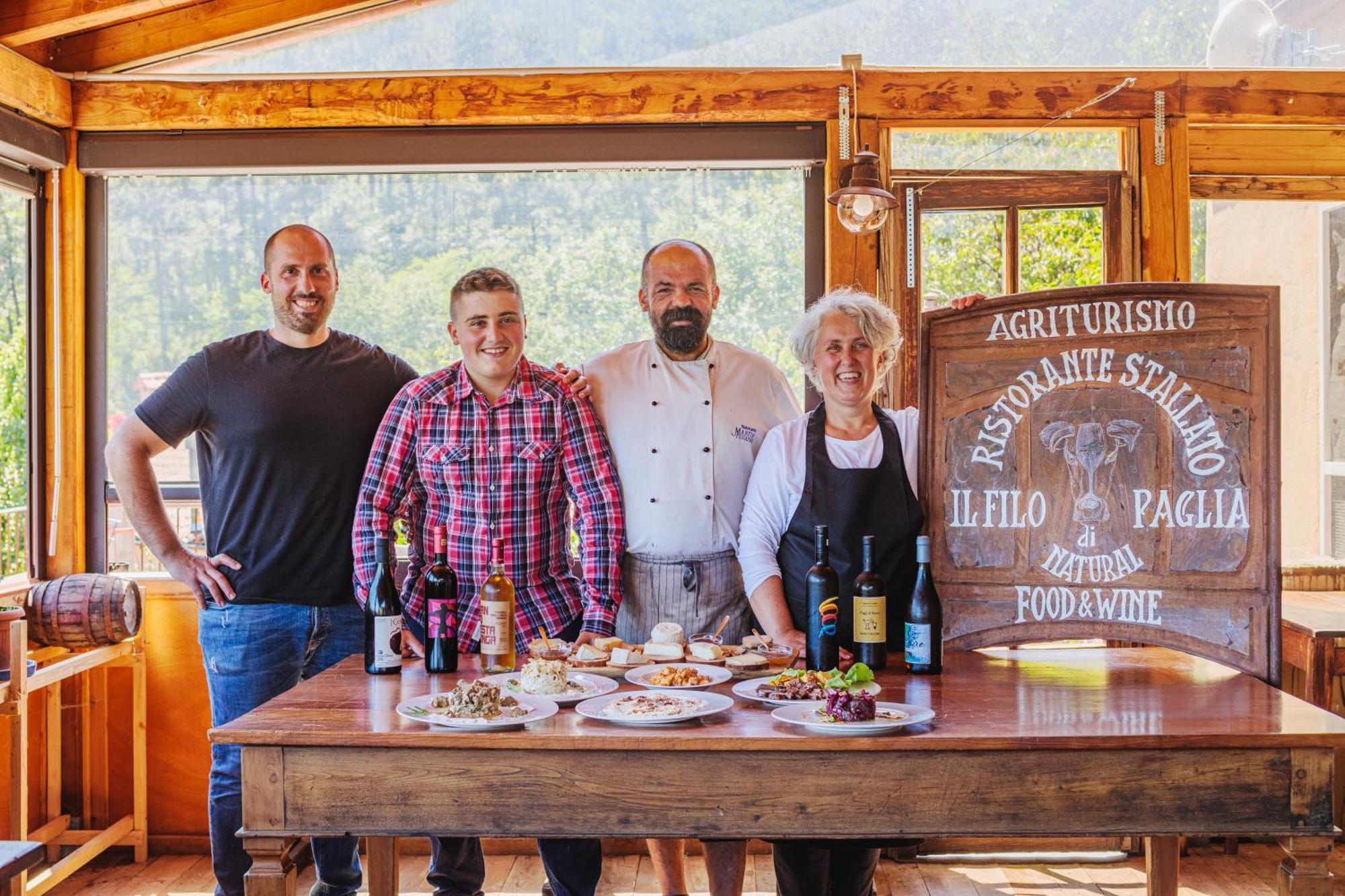 Agriturismo Di Charme E Ristorante Stallato Il Filo Di Paglia Карро Экстерьер фото
